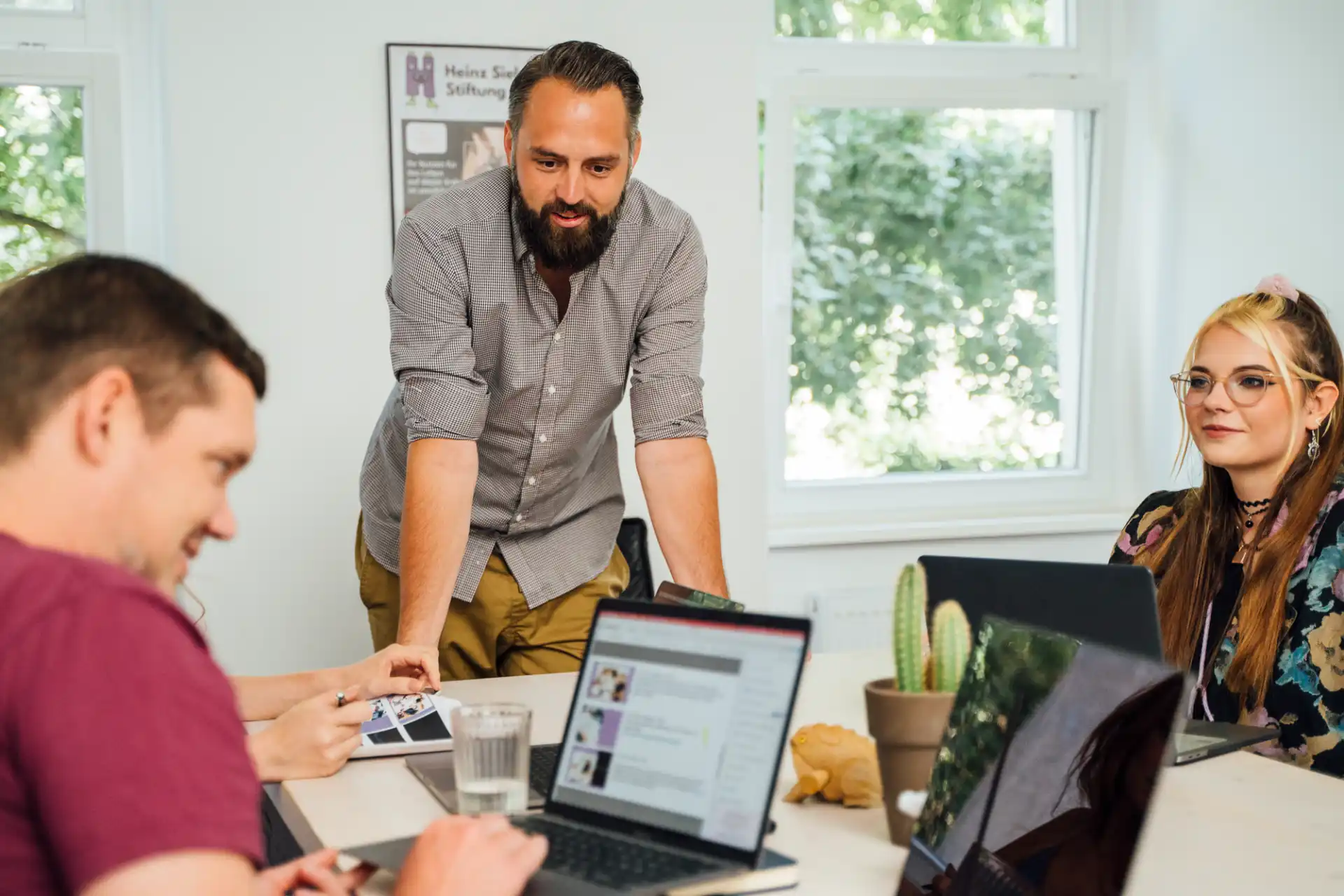GEO-Team bei einer Strategie- und Content-Analyse